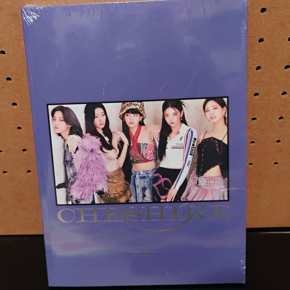 ITZY CHESHIRE CD Album Book Set Limited Edition NEW Sealed Korean Group Music D‎